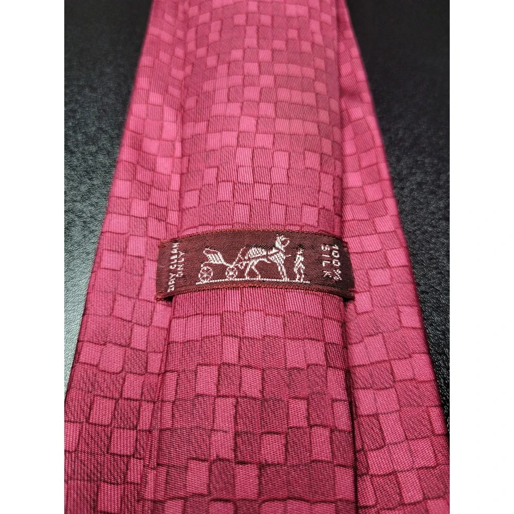 Hermes Men's Necktie Pink Geometric 100% Silk 3.5 x 58 Good